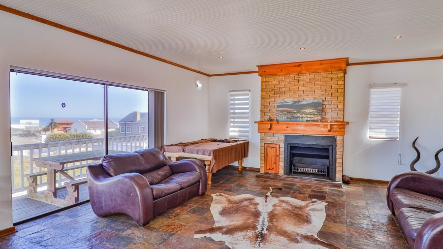 4 Bedroom Property for Sale in Pearl Bay Western Cape